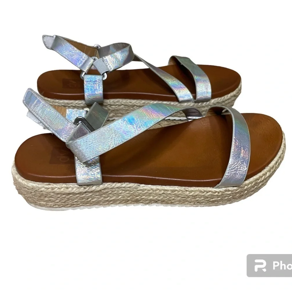 DV by Dolce Vita Umbria Sandal, Big Girl's Size 5 Silver
